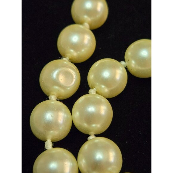 Glass Pearls and Enamel Roses Long Hand-Knotted Beaded Necklace - Picture 3 of 5